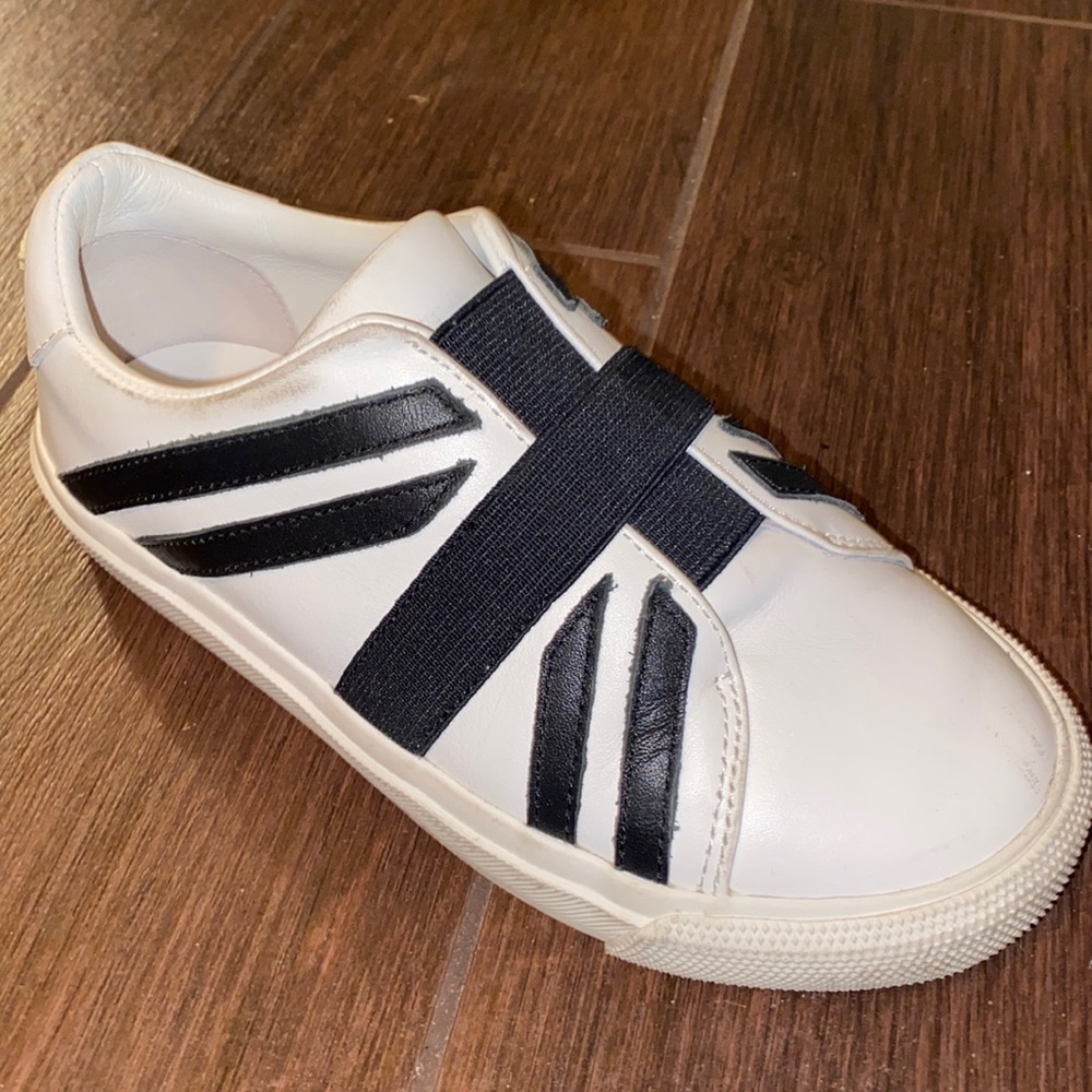 BURBERRY🔴white and black cedbury sneakers kids